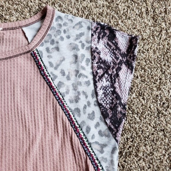 Short Sleeve Top - Picture 3 of 4